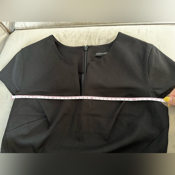 Banana republic little black sheath dress with cap sleeves, size 2 - Picture 9 of 12